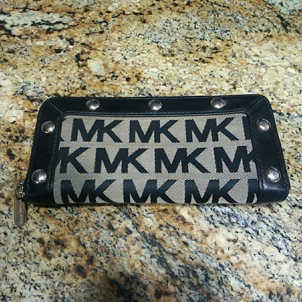 Michael Kors Delancy Black Monogram Continental Wallet (Black)